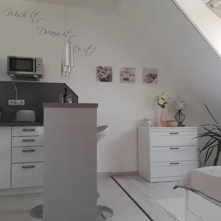 Jetty Rose Apartman *